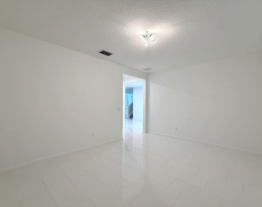 10710 Sw Hensley Street - Photo Thumbnail 12