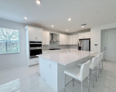 10710 Sw Hensley Street - Photo Thumbnail 9