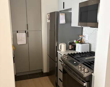 401 East 80th Street - Photo Thumbnail 2
