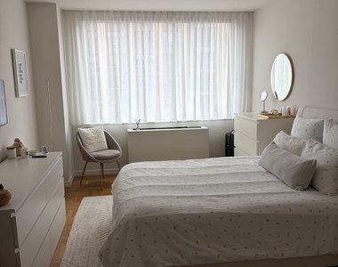 401 East 80th Street - Photo Thumbnail 4