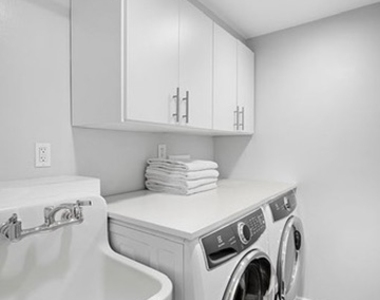 445 West 54th Street - Photo Thumbnail 10