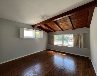 22607 Collins Street - Photo Thumbnail 8