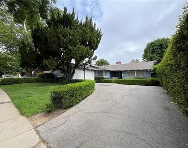 22607 Collins Street - Photo Thumbnail 12