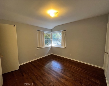 22607 Collins Street - Photo Thumbnail 5