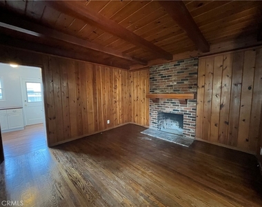 22607 Collins Street - Photo Thumbnail 4
