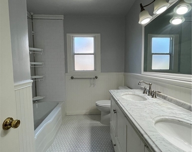 22607 Collins Street - Photo Thumbnail 9
