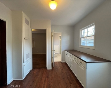 22607 Collins Street - Photo Thumbnail 6