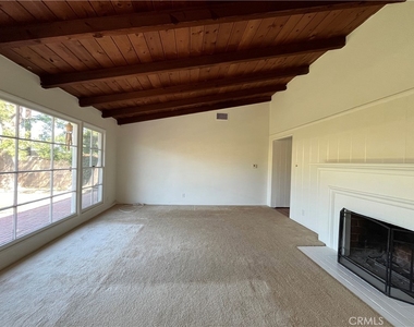 22607 Collins Street - Photo Thumbnail 3