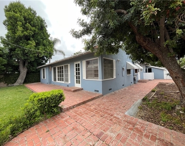 22607 Collins Street - Photo Thumbnail 13