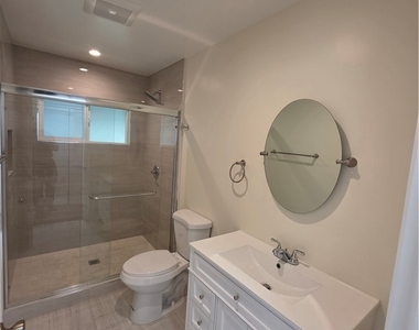 10849 N Swinton Avenue - Photo Thumbnail 10