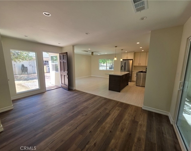 10849 N Swinton Avenue - Photo Thumbnail 7