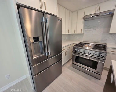 10849 N Swinton Avenue - Photo Thumbnail 5