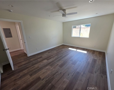 10849 N Swinton Avenue - Photo Thumbnail 9