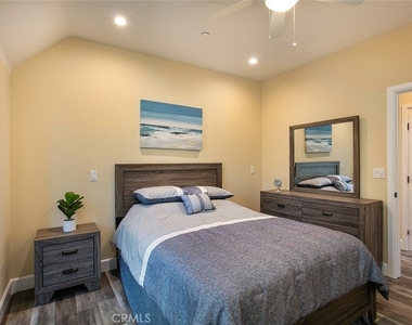 3236 Royal Oaks Drive - Photo Thumbnail 5