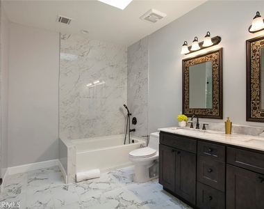 3236 Royal Oaks Drive - Photo Thumbnail 9