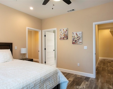 3236 Royal Oaks Drive - Photo Thumbnail 7