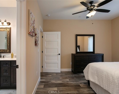 3236 Royal Oaks Drive - Photo Thumbnail 8