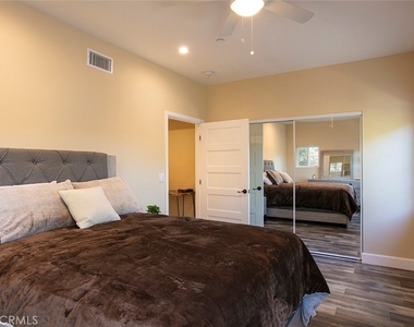 3236 Royal Oaks Drive - Photo Thumbnail 15