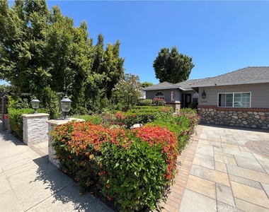 15358 Leadwell - Photo Thumbnail 1