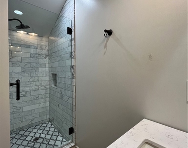 15358 Leadwell - Photo Thumbnail 7