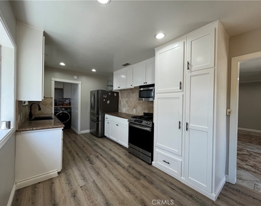 15358 Leadwell - Photo Thumbnail 5