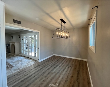 15358 Leadwell - Photo Thumbnail 4