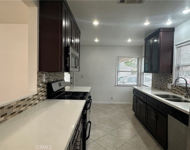 12811 Cumpston - Photo Thumbnail 16