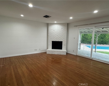 12811 Cumpston - Photo Thumbnail 12