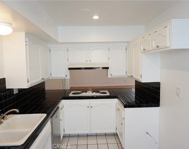 4610 Densmore Avenue - Photo Thumbnail 13