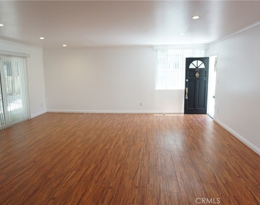 4610 Densmore Avenue - Photo Thumbnail 6