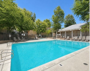 10331 Lindley - Photo Thumbnail 4