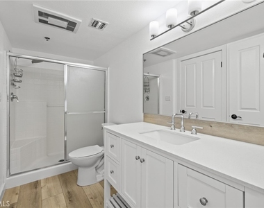 4501 Cedros - Photo Thumbnail 16