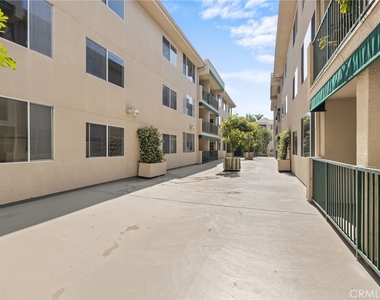 4501 Cedros - Photo Thumbnail 8