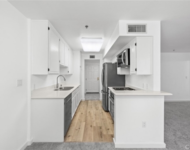 4501 Cedros - Photo Thumbnail 23
