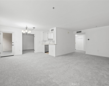 4501 Cedros - Photo Thumbnail 9