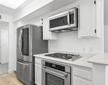 4501 Cedros - Photo Thumbnail 28