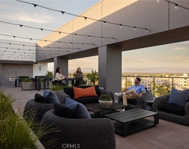 21010 Erwin Street - Photo Thumbnail 30