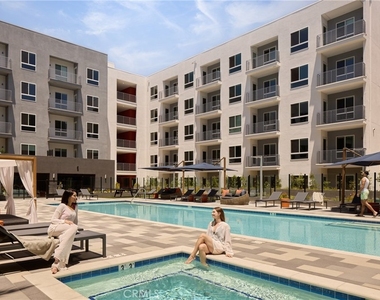 21010 Erwin Street - Photo Thumbnail 7
