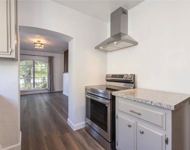 4213 Wilkinson Avenue - Photo Thumbnail 8