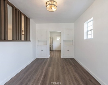 4213 Wilkinson Avenue - Photo Thumbnail 5