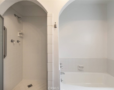 4213 Wilkinson Avenue - Photo Thumbnail 16