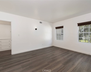 4213 Wilkinson Avenue - Photo Thumbnail 12