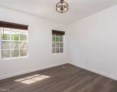 4213 Wilkinson Avenue - Photo Thumbnail 14