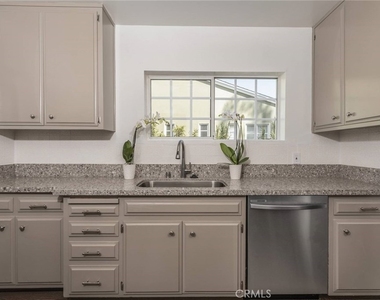 4213 Wilkinson Avenue - Photo Thumbnail 7