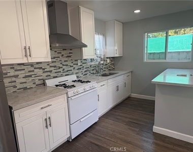 145 W 118th Place - Photo Thumbnail 5