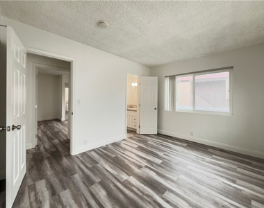 1908 Gardena Avenue - Photo Thumbnail 13