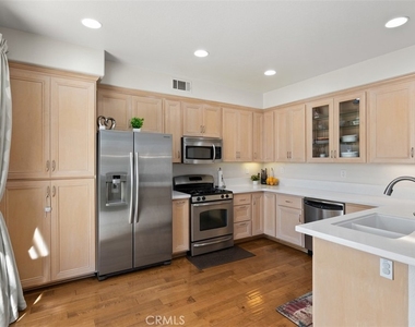 75 Parrell Avenue - Photo Thumbnail 12