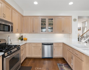 75 Parrell Avenue - Photo Thumbnail 15