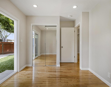 420 Violet Avenue - Photo Thumbnail 14