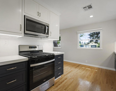 420 Violet Avenue - Photo Thumbnail 8